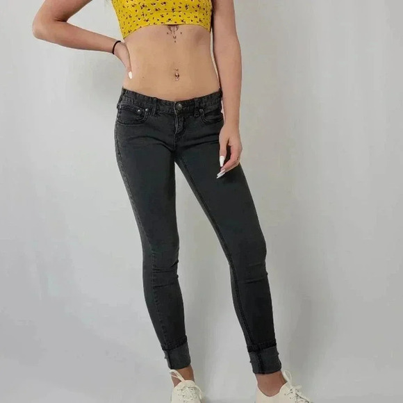 Free People LOW rise Girlfriend Black Skinny Jeans - 2 - Picture 1 of 11